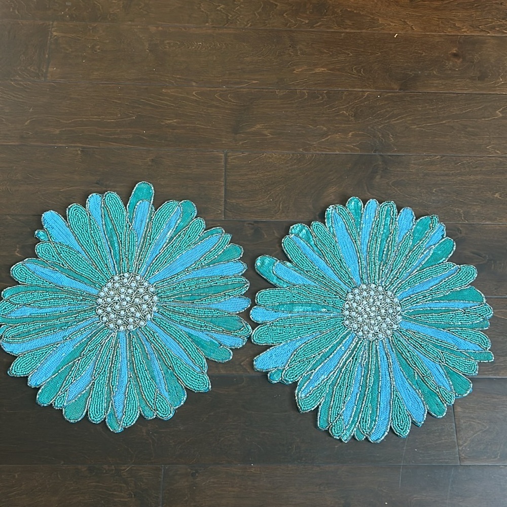 Tahari Set Of 2 Beaded Chargers Floral New Spring Summer Flower Shape Pearl Blue